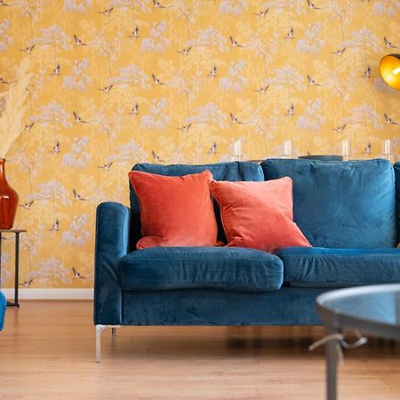 Stylish 4 Bedroom Spacious Retreat With Parking - Sleeps 10 - Families & Contractors Canterbury Kültér fotó