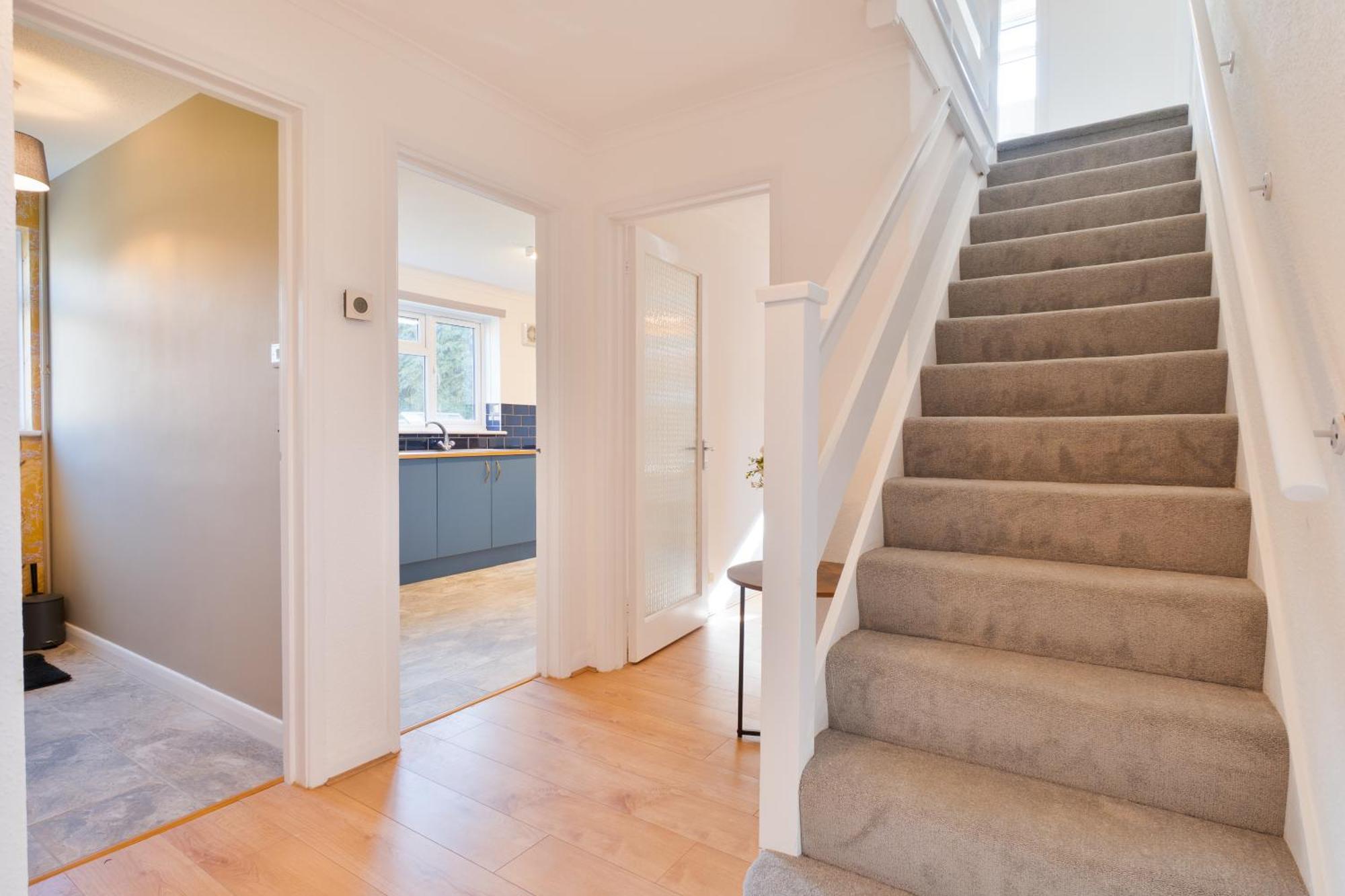 Stylish 4 Bedroom Spacious Retreat With Parking - Sleeps 10 - Families & Contractors Canterbury Kültér fotó
