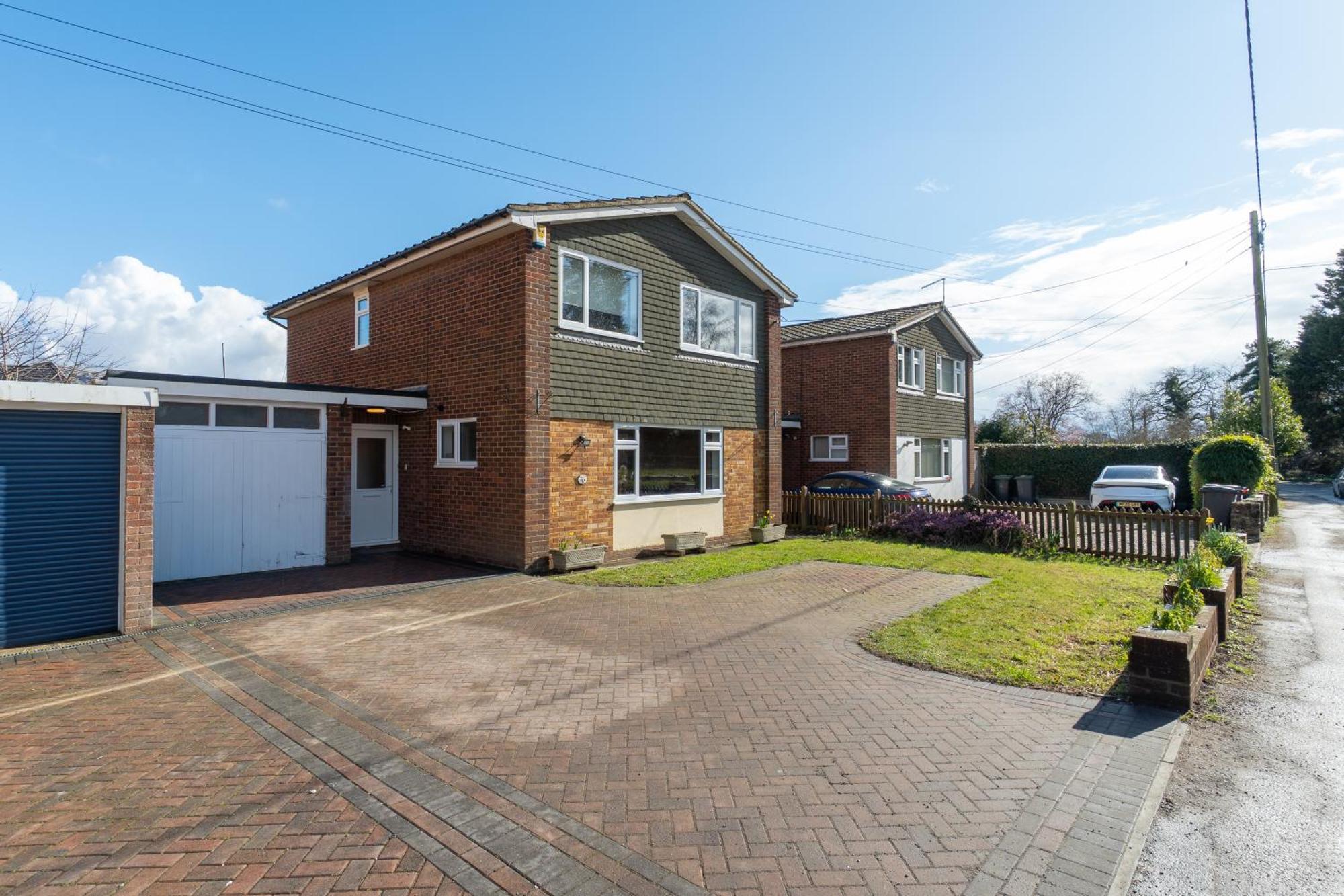 Stylish 4 Bedroom Spacious Retreat With Parking - Sleeps 10 - Families & Contractors Canterbury Kültér fotó