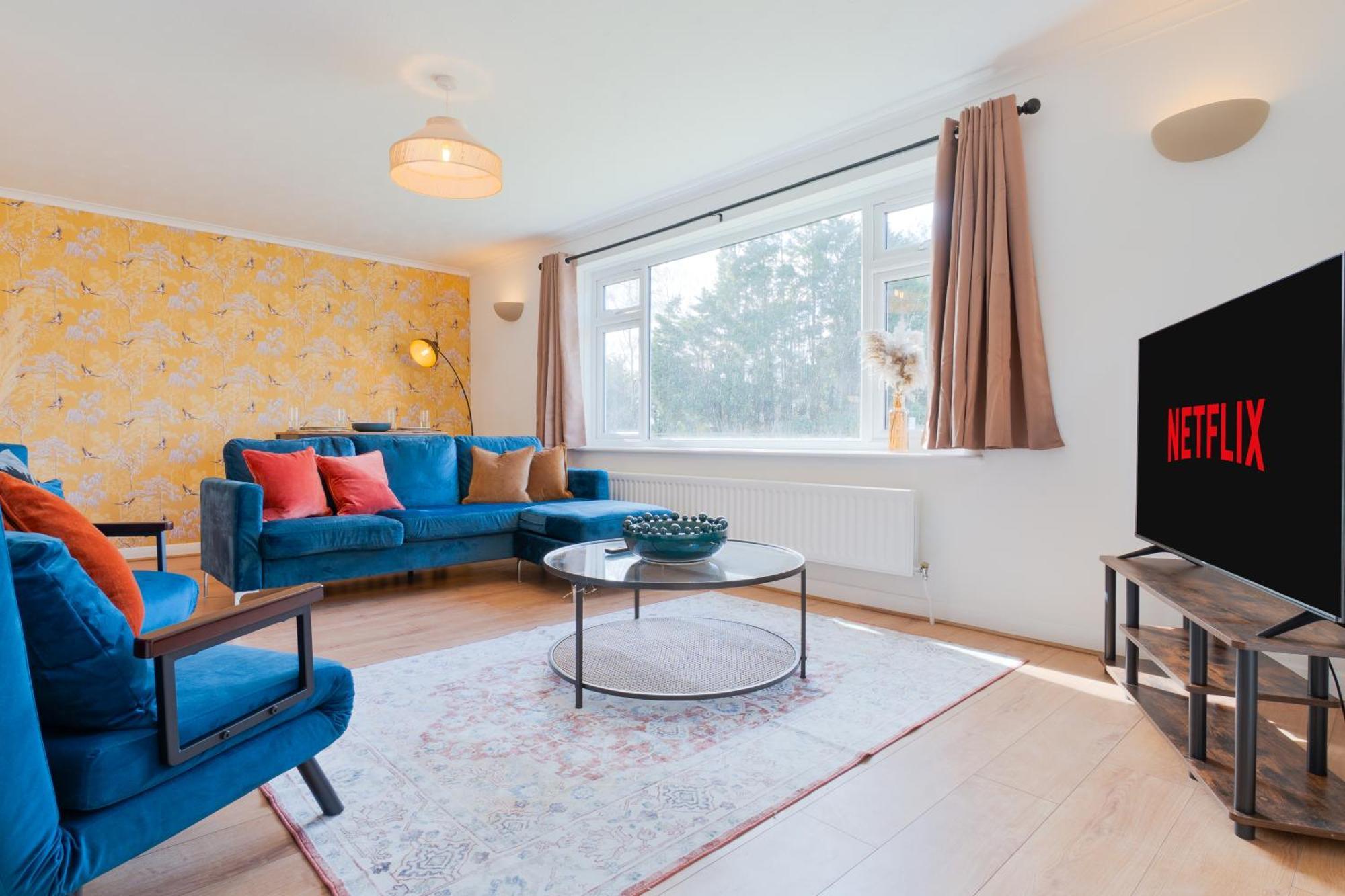 Stylish 4 Bedroom Spacious Retreat With Parking - Sleeps 10 - Families & Contractors Canterbury Kültér fotó