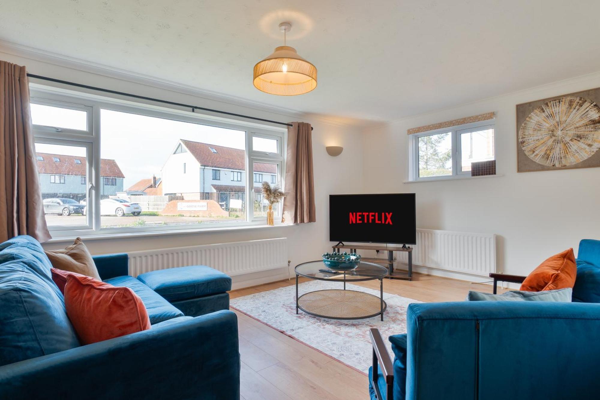 Stylish 4 Bedroom Spacious Retreat With Parking - Sleeps 10 - Families & Contractors Canterbury Kültér fotó
