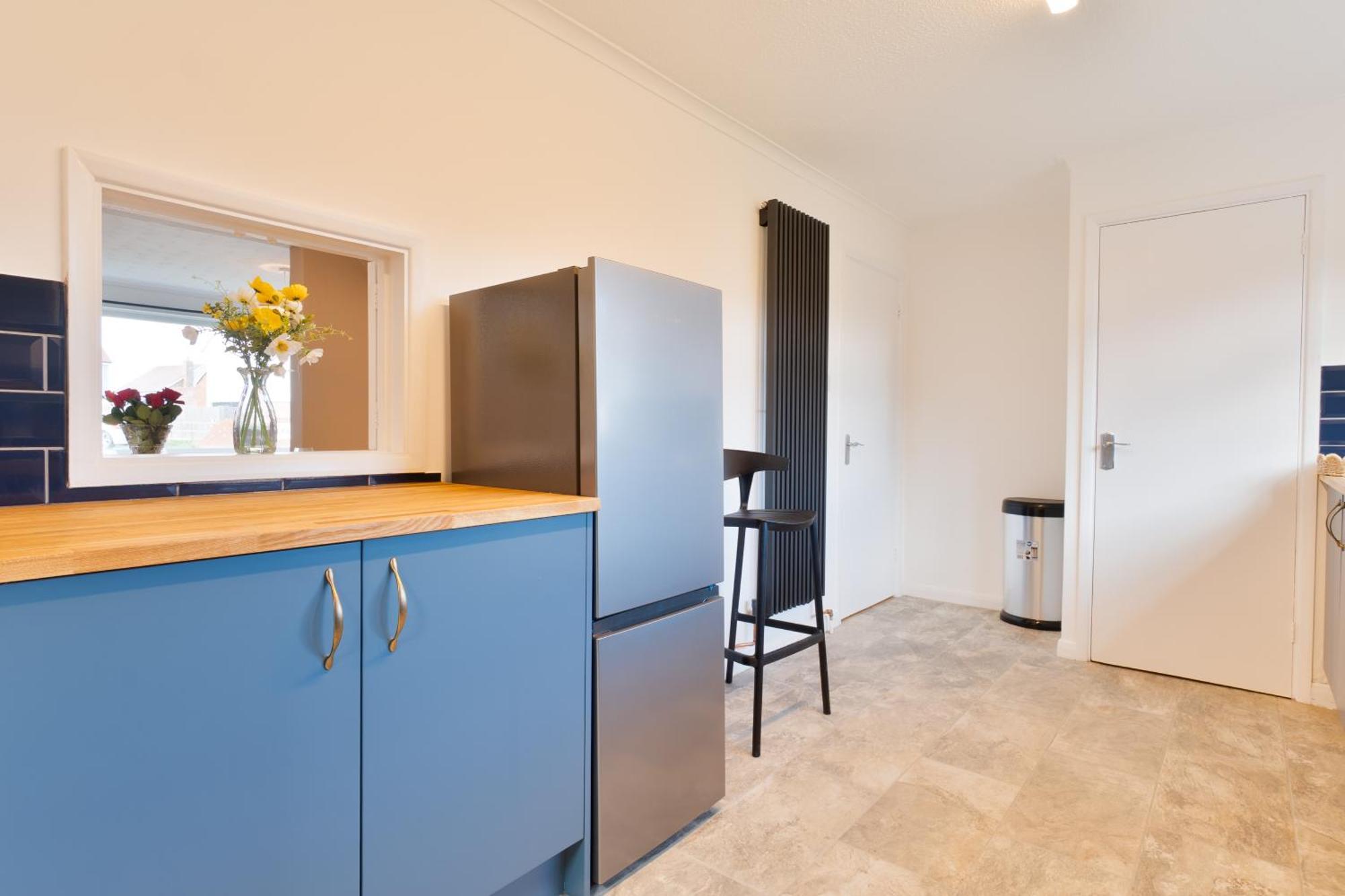 Stylish 4 Bedroom Spacious Retreat With Parking - Sleeps 10 - Families & Contractors Canterbury Kültér fotó